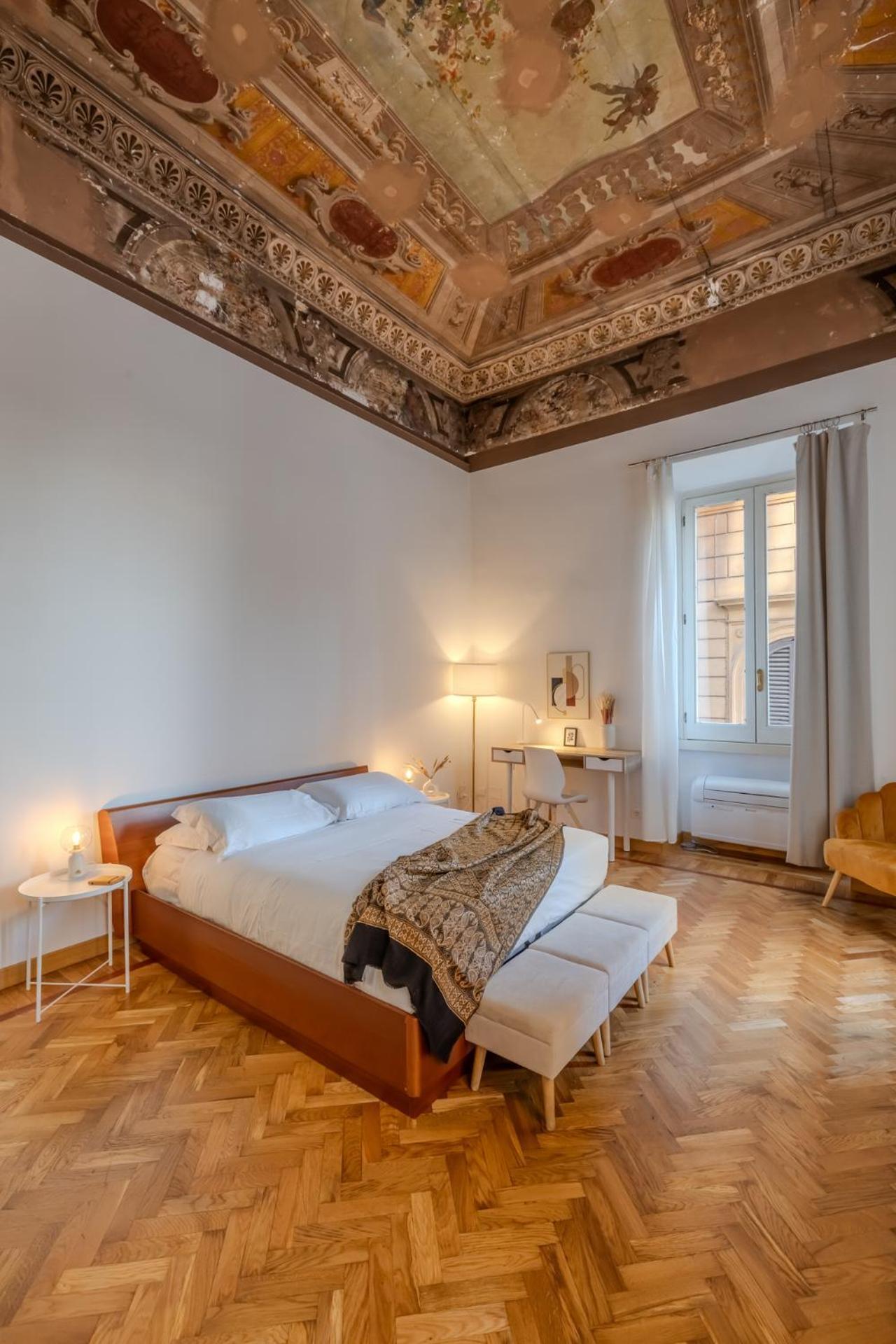 Appartamento Storico In Zona Barberini Рим Екстер'єр фото