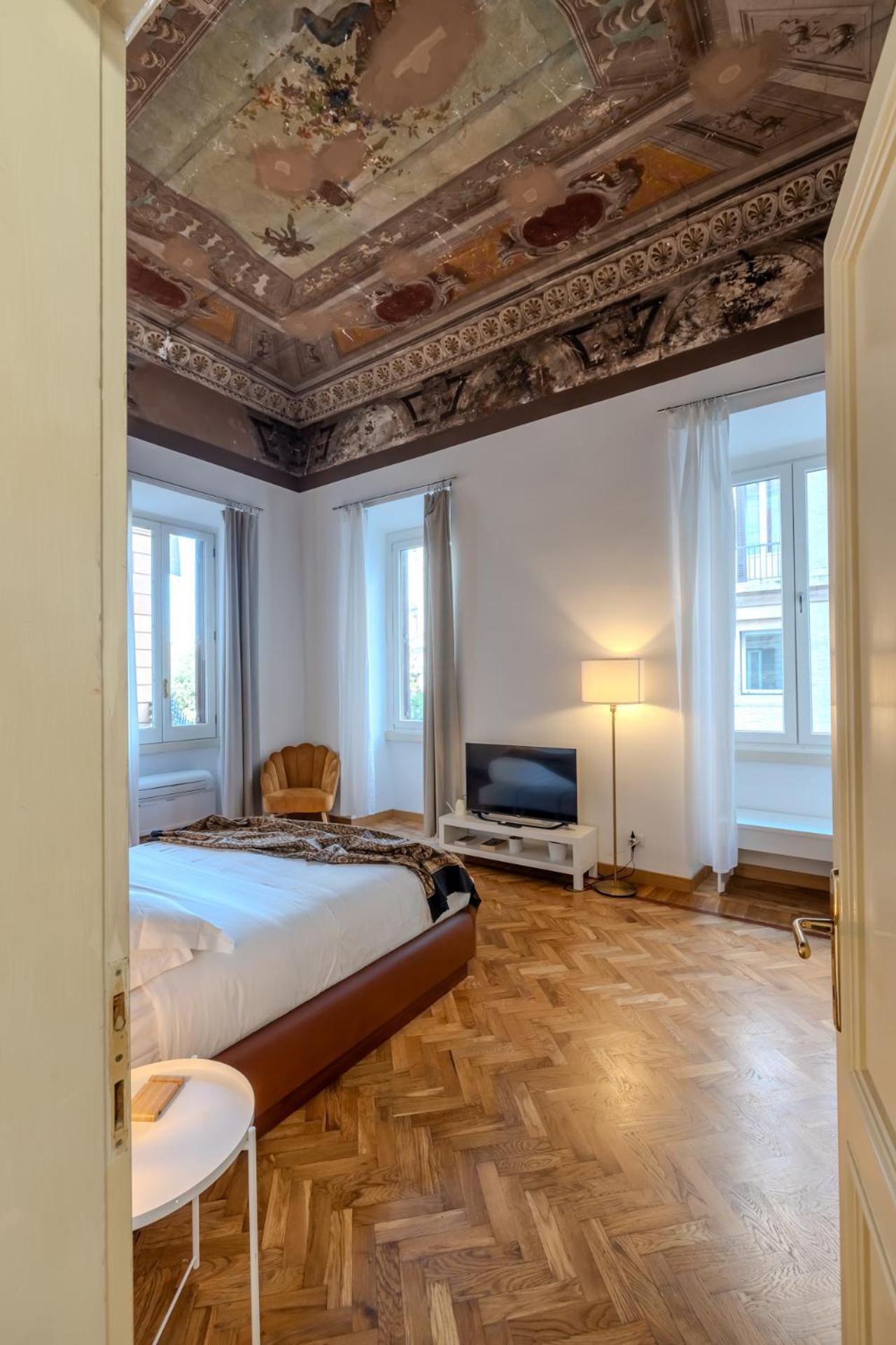 Appartamento Storico In Zona Barberini Рим Екстер'єр фото